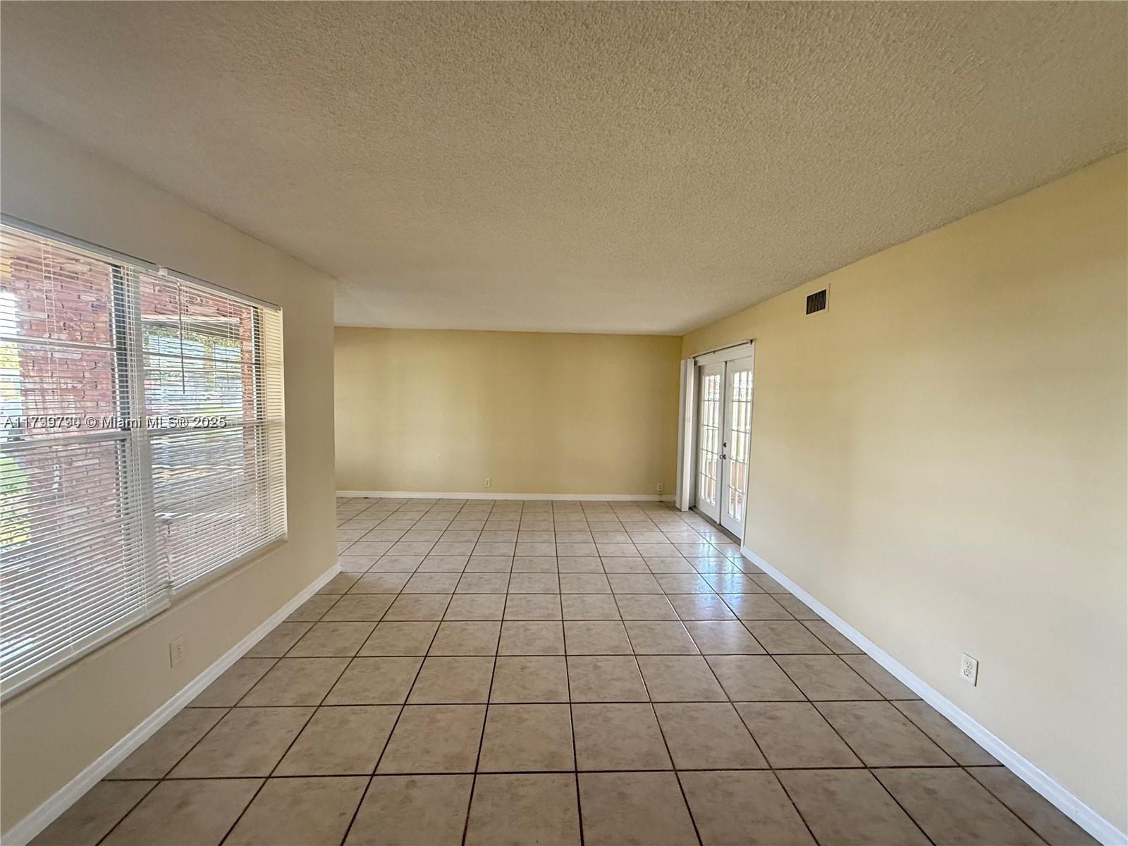 6216 NW 9th Ct