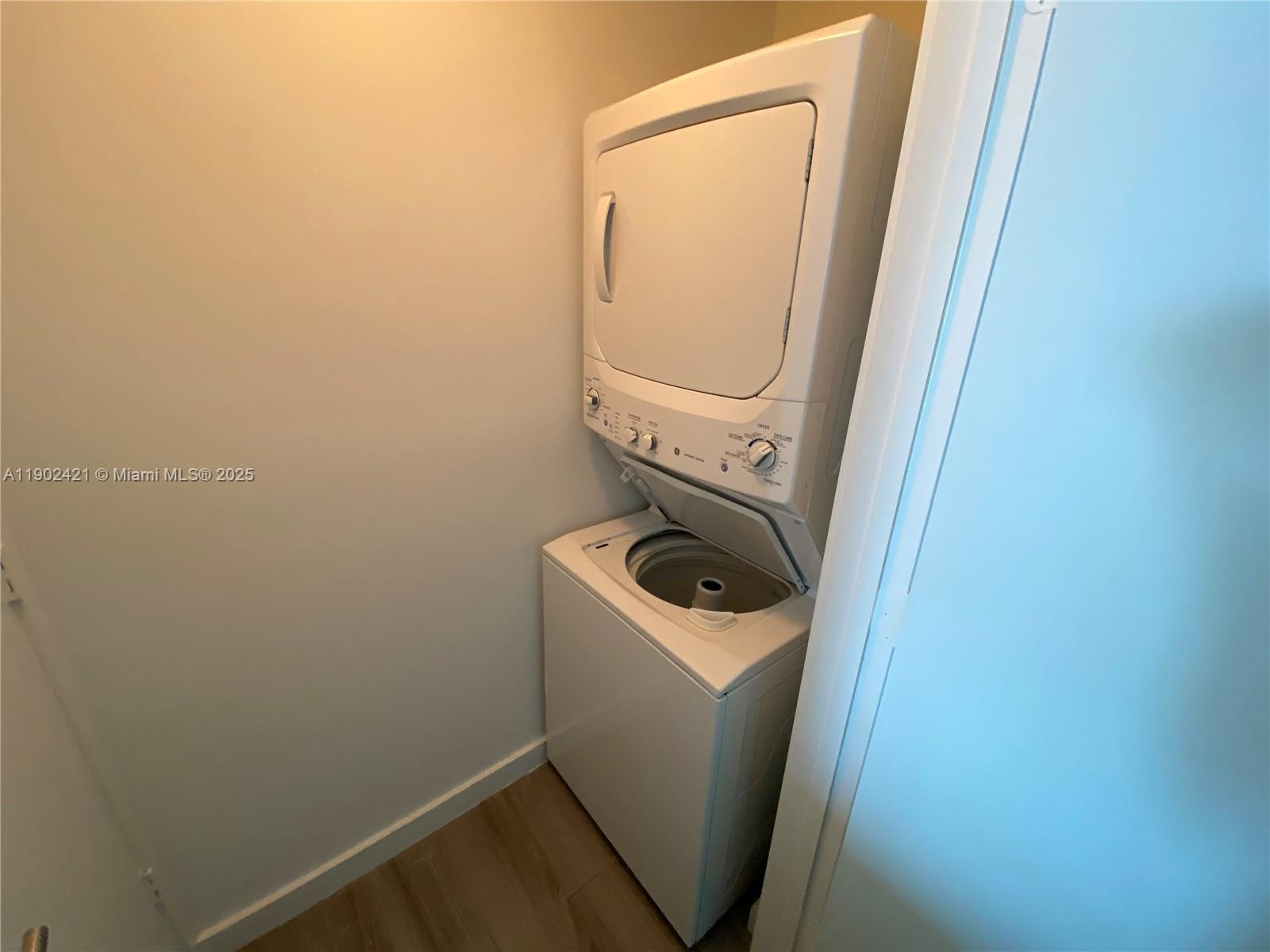 1100 MILLECENTO RESIDENCE - Residential Lease