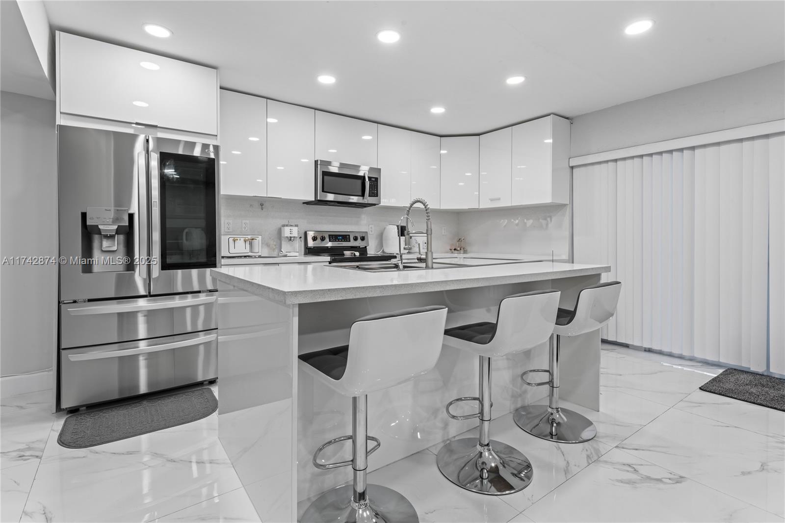 7140 W 2nd Way 7140, Hialeah, Miami-Dade County, Florida - 2 Bedrooms  
3 Bathrooms - 