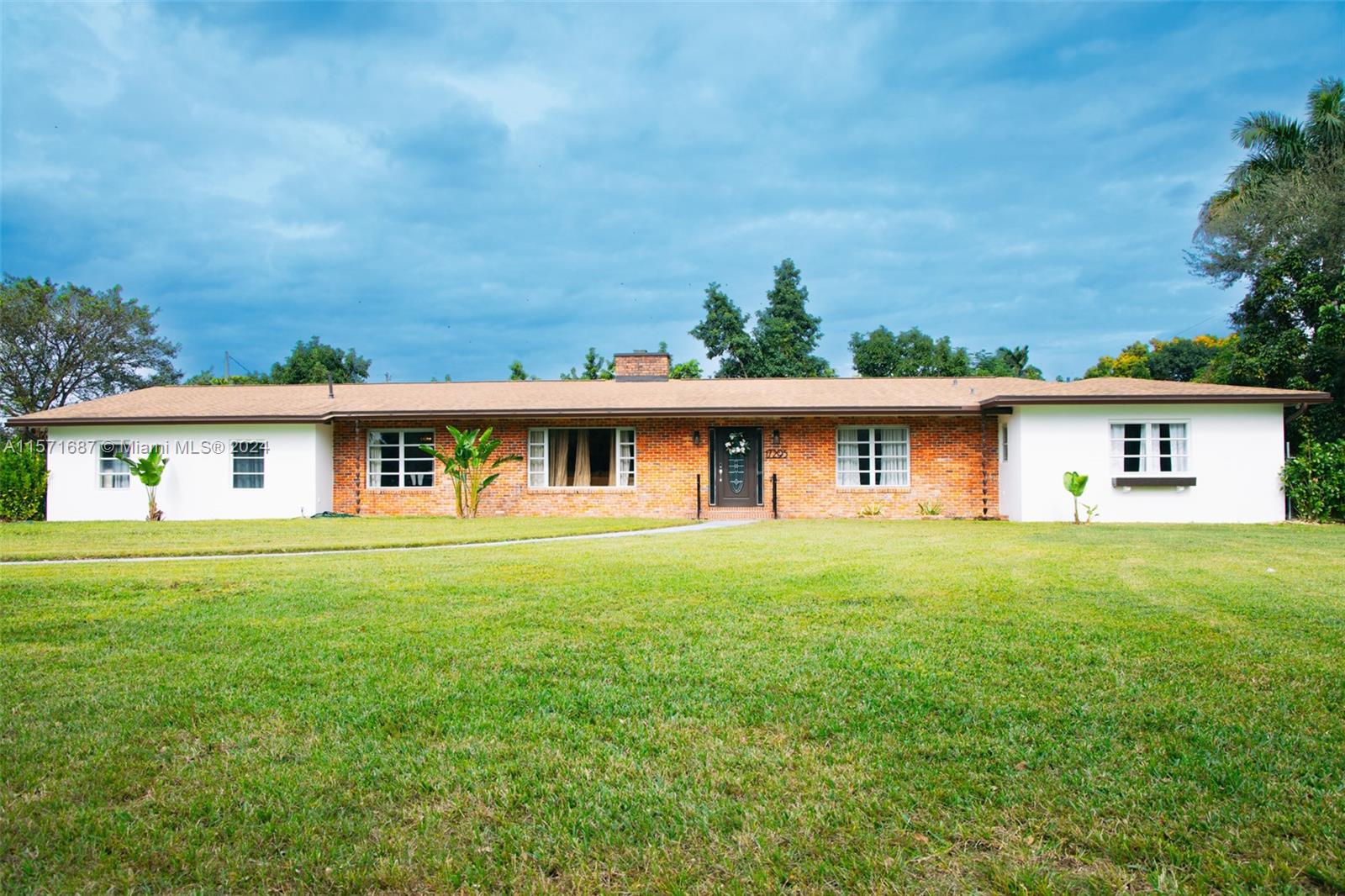 Rental Property at 17295 Sw 292nd St, Homestead, Miami-Dade County, Florida - Bedrooms: 4 
Bathrooms: 3  - $6,000 MO.
