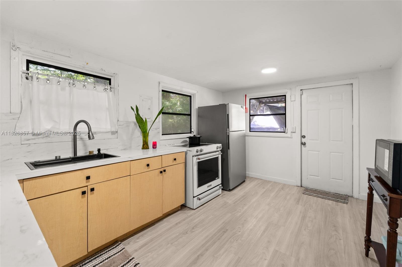 349 NW 41st St
