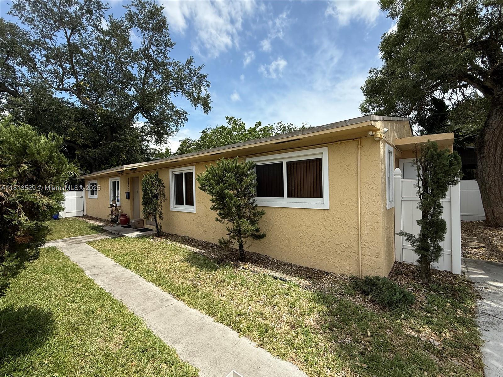 3117 Carter St 3121, Miami, Broward County, Florida - 2 Bedrooms  
1 Bathrooms - 