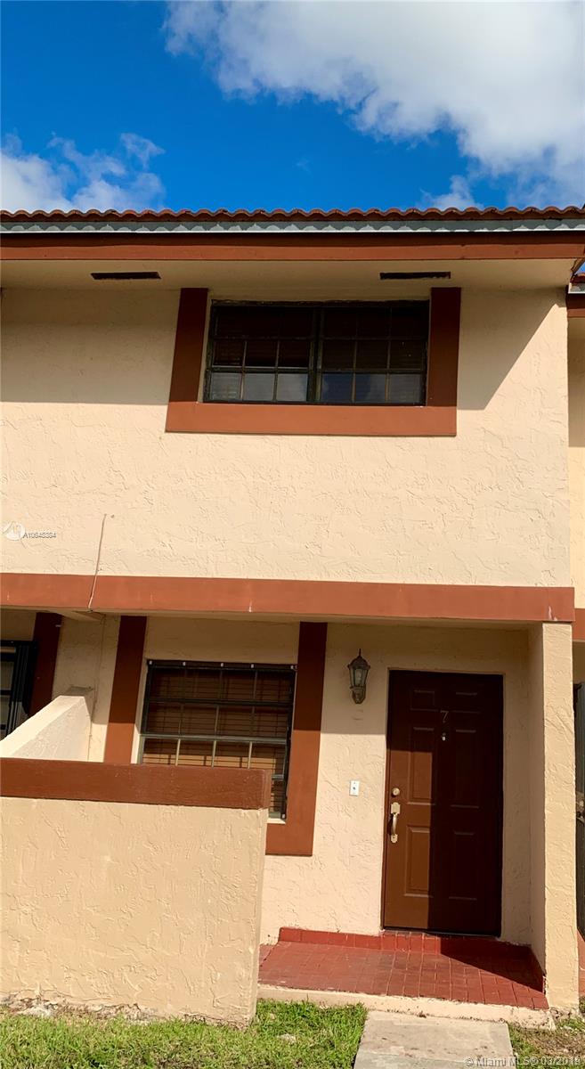 GREAT LOCATION! 2 bedrooms, 1.5 bathrooms 2-story townhouse located in the very desirable community of Miller Dreams. Large fenced patio and assigned parking space right in front of unit. Walking distance to grocery stores and shopping centers. Very low maintenance fee.
