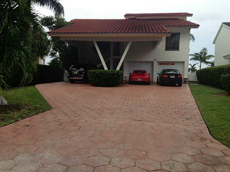BE AN OWNER OF A RESIDENCE LOCATED IN THE PRESTIGIOUS PALM ISLAND OF MIAMI BEACH. DIRECT WATERFRONT HOME OVERLOOKING OPEN WIDE BAY STUNNING VIEWS OF MIAMI'S NORTH & WEST SKYLINE. CONTEMPORARY STYLE HOME WITH LARGE GREAT ROOM AND VAULTED CEILINGS. ENJOY E NTERTAINING POOLSIDE OR HOP ON YOUR YACHT SITTING ON 77 FT WATER FRONTAGE WITH NO FIXED BRIDGES TO OCEAN.