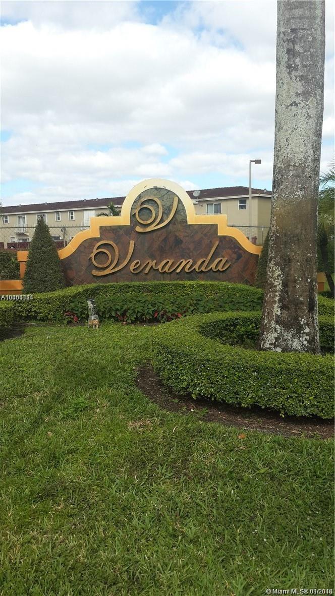 GREAT RENTAL OPORTUNITY IN DORAL, GATED COMMUNITY, 3 BED / 2.5 BATHS WITH NICE FENCED PATIO FOR ENTERTAINMENT. VIEW OF THE LAKE, 2 PARKING SPACES.