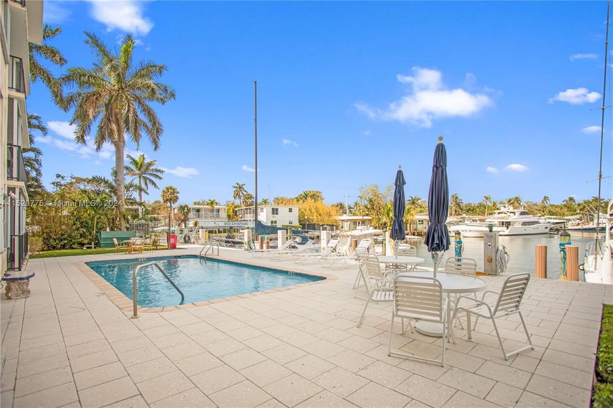 This is a sunny 1 bedroom 1 bath condo has Amazing waterfront views from patio. Dock your boat for a reduced rate of $5 a foot, Sailboats are also welcome. Most importantly there has QUICK ocean access.  Walking distance to everything on 17 Street Causeway. Restaurants, Bars, grocery store, Harbordale Elementary. Close to Airport and Beach.  Riverbend is walkable, bikeable  location. Less than 1,000 ft from massive dining and shopping district. The patio has a northern exposure, which means year-round shade and lower energy bills.