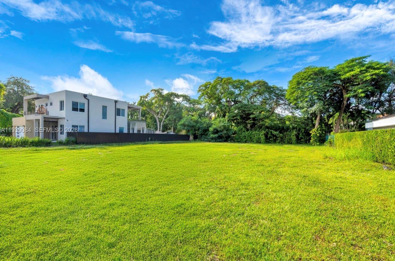 SUNSET VILLAS - Land