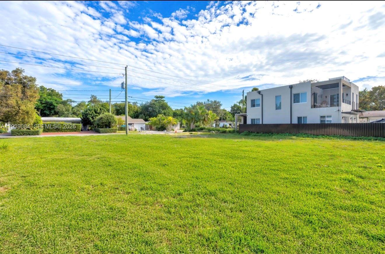 SUNSET VILLAS - Land