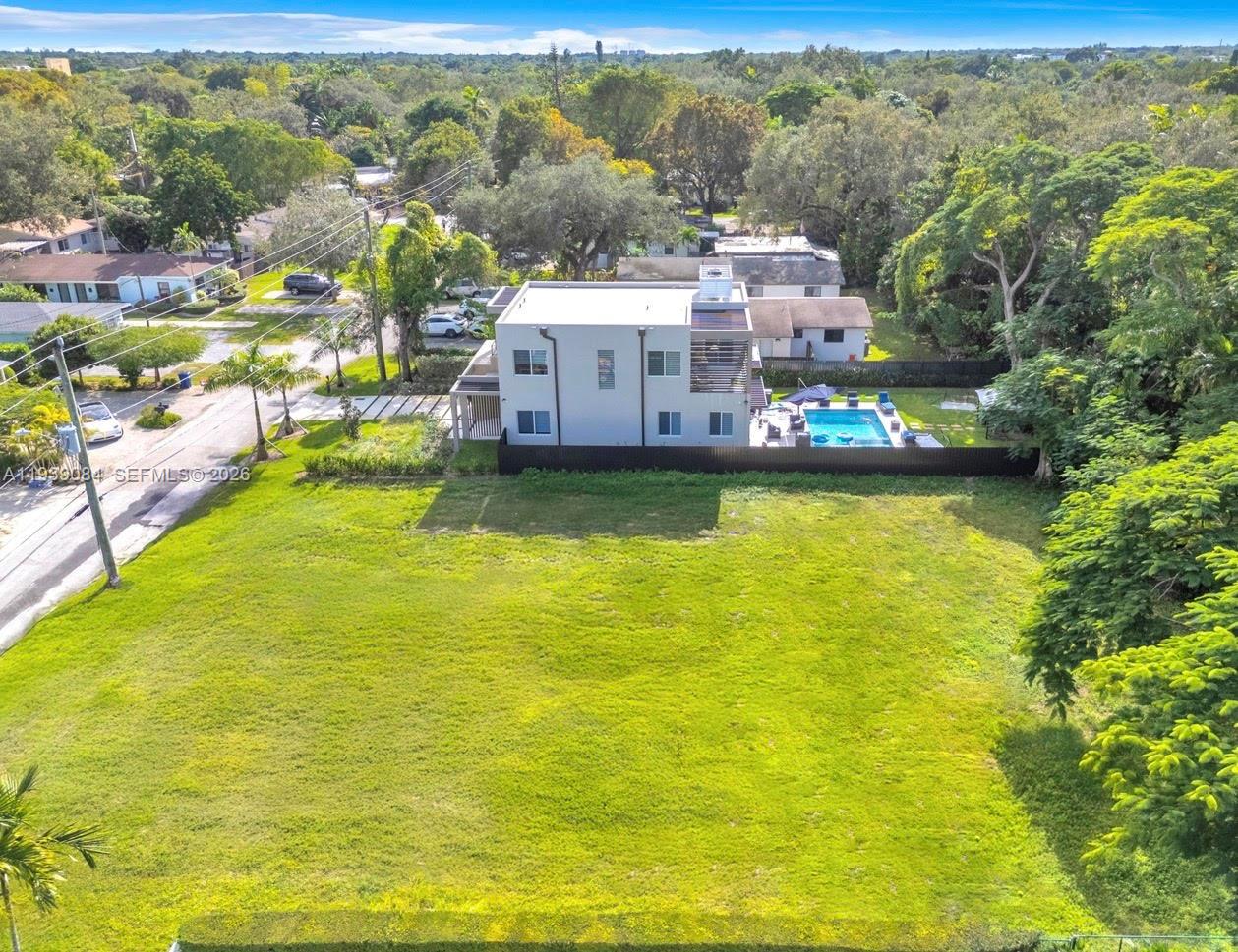 SUNSET VILLAS - Land