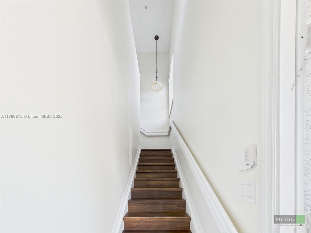 Photo of 112 Lighthouse Cir #H, Tequesta, FL 33469 (MLS # A11780375)