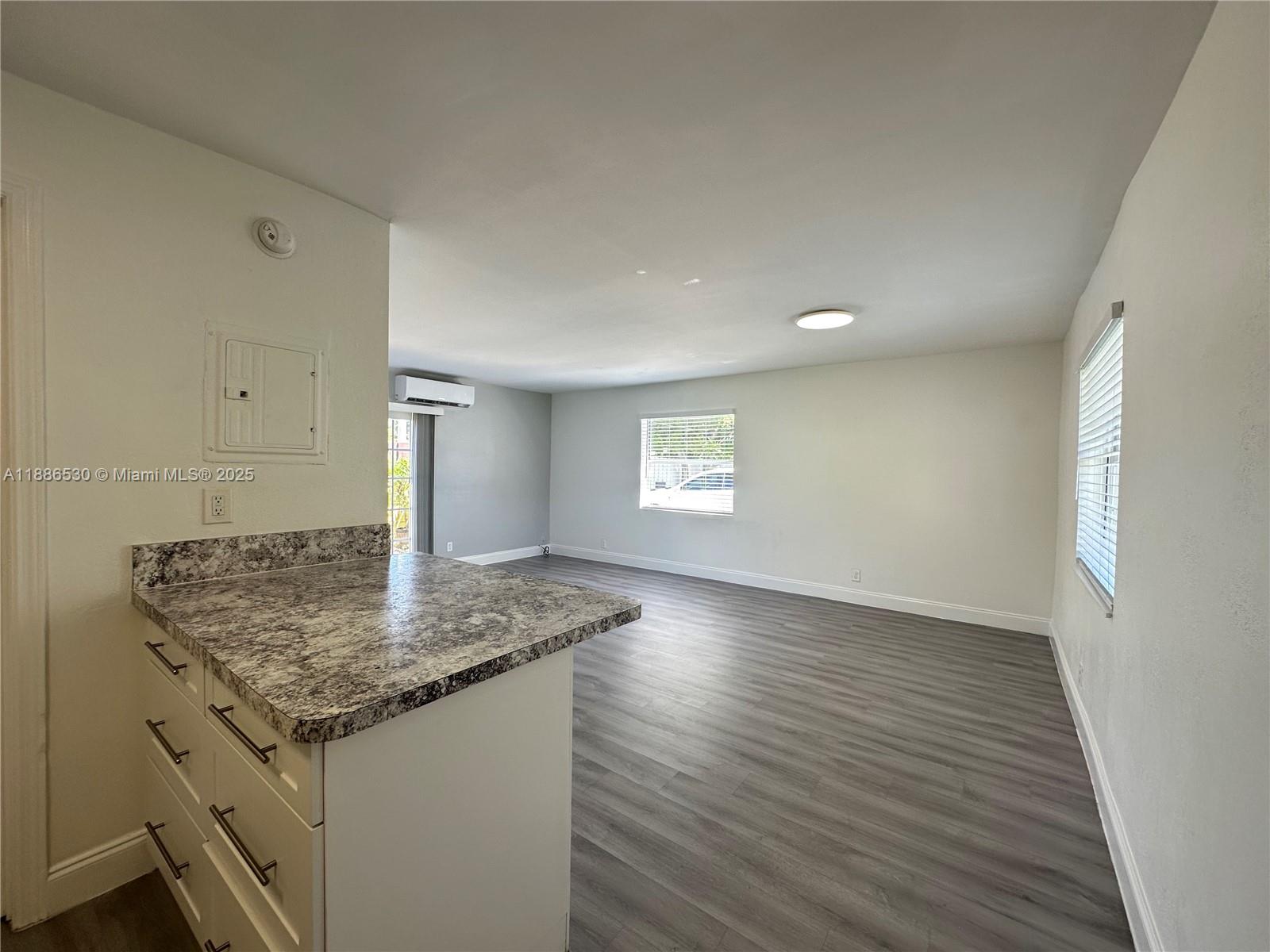 LAUDERDALE GARDENS - Residential Lease