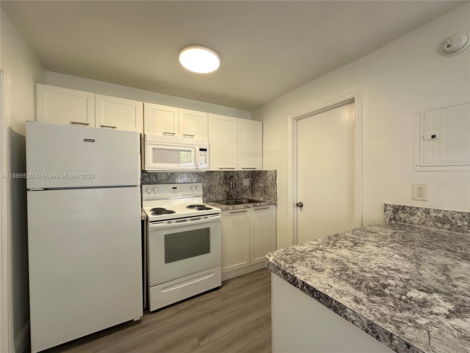 LAUDERDALE GARDENS - Residential Lease