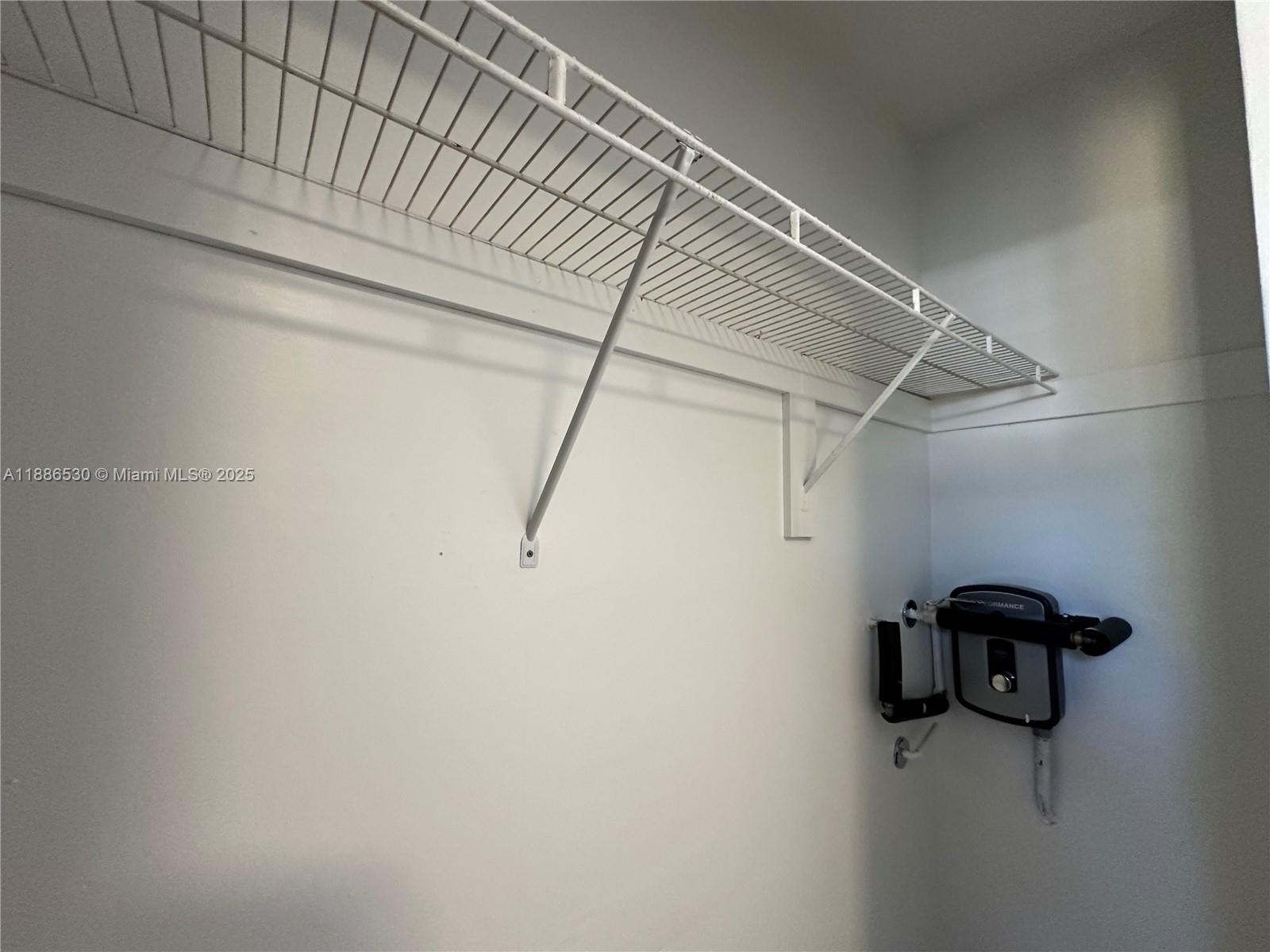 LAUDERDALE GARDENS - Residential Lease