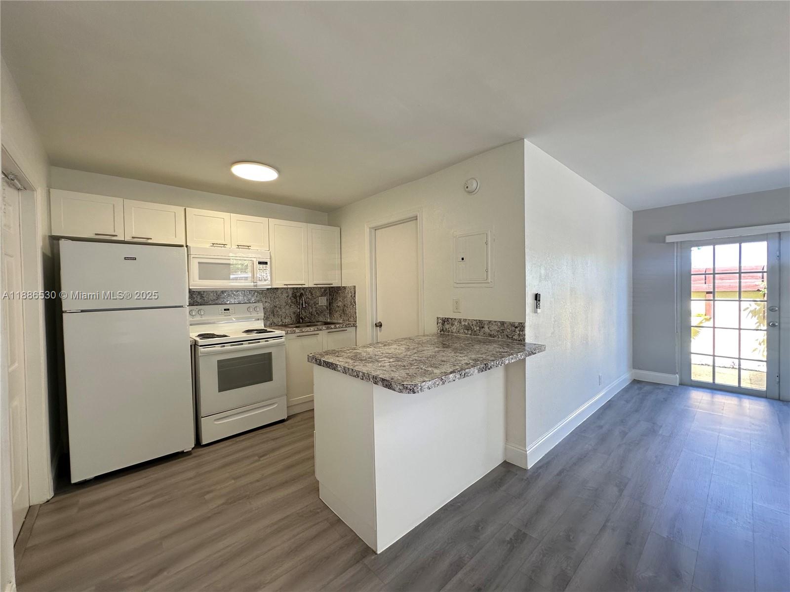 LAUDERDALE GARDENS - Residential Lease