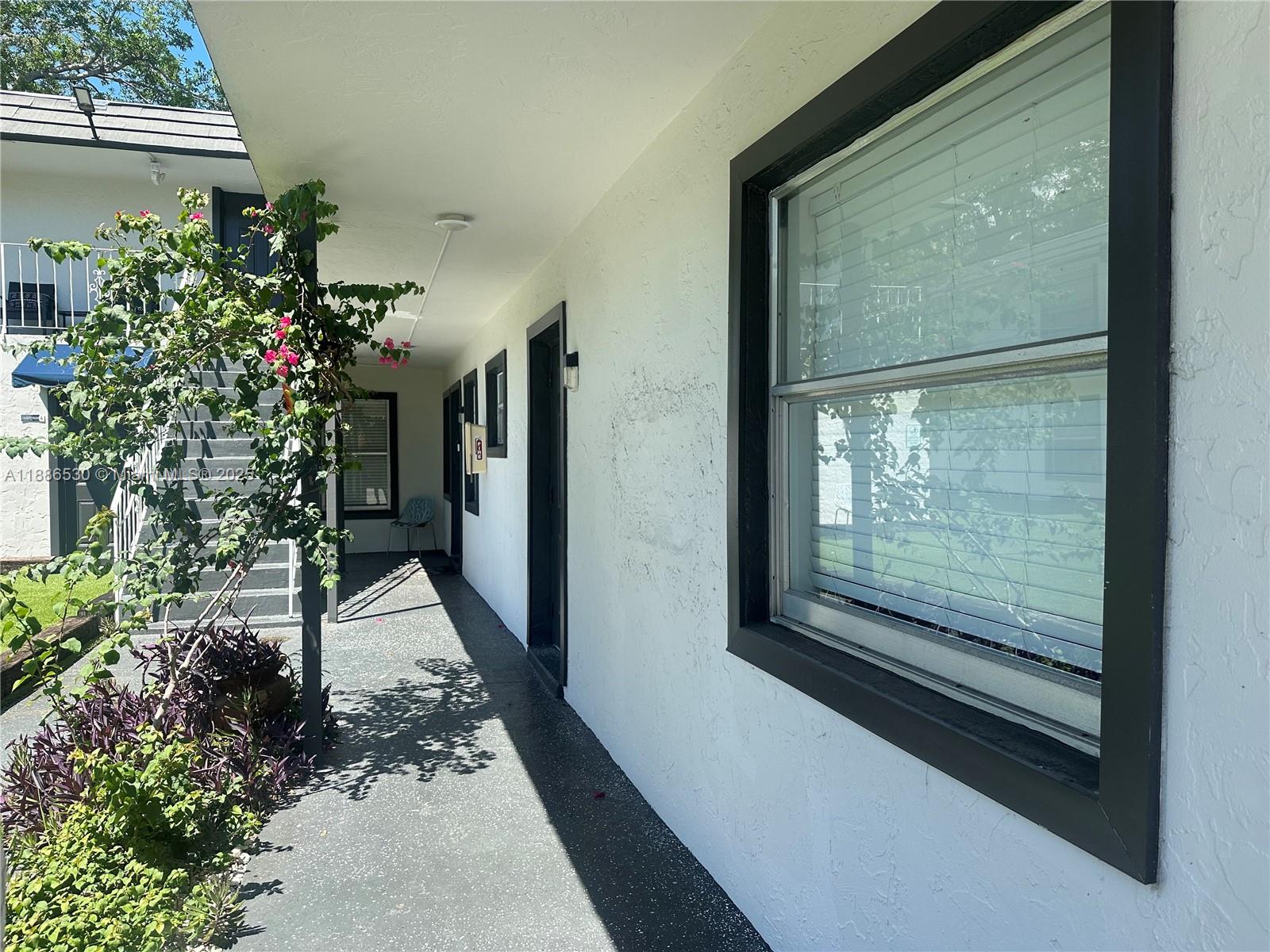 LAUDERDALE GARDENS - Residential Lease