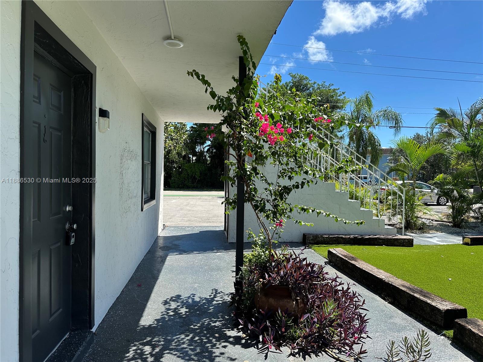 LAUDERDALE GARDENS - Residential Lease