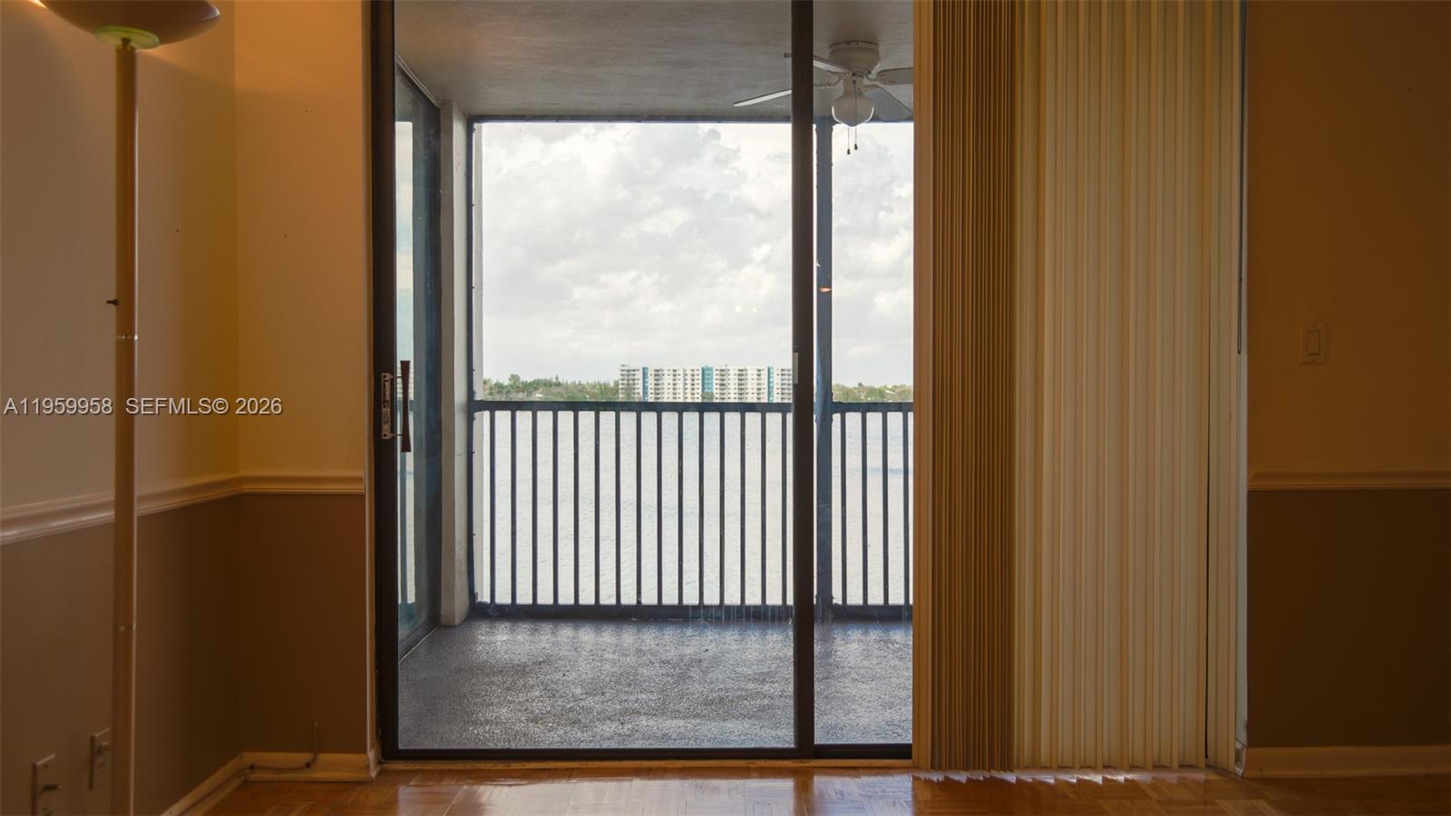 LAKE EMERALD CONDOMINIUM - Residential