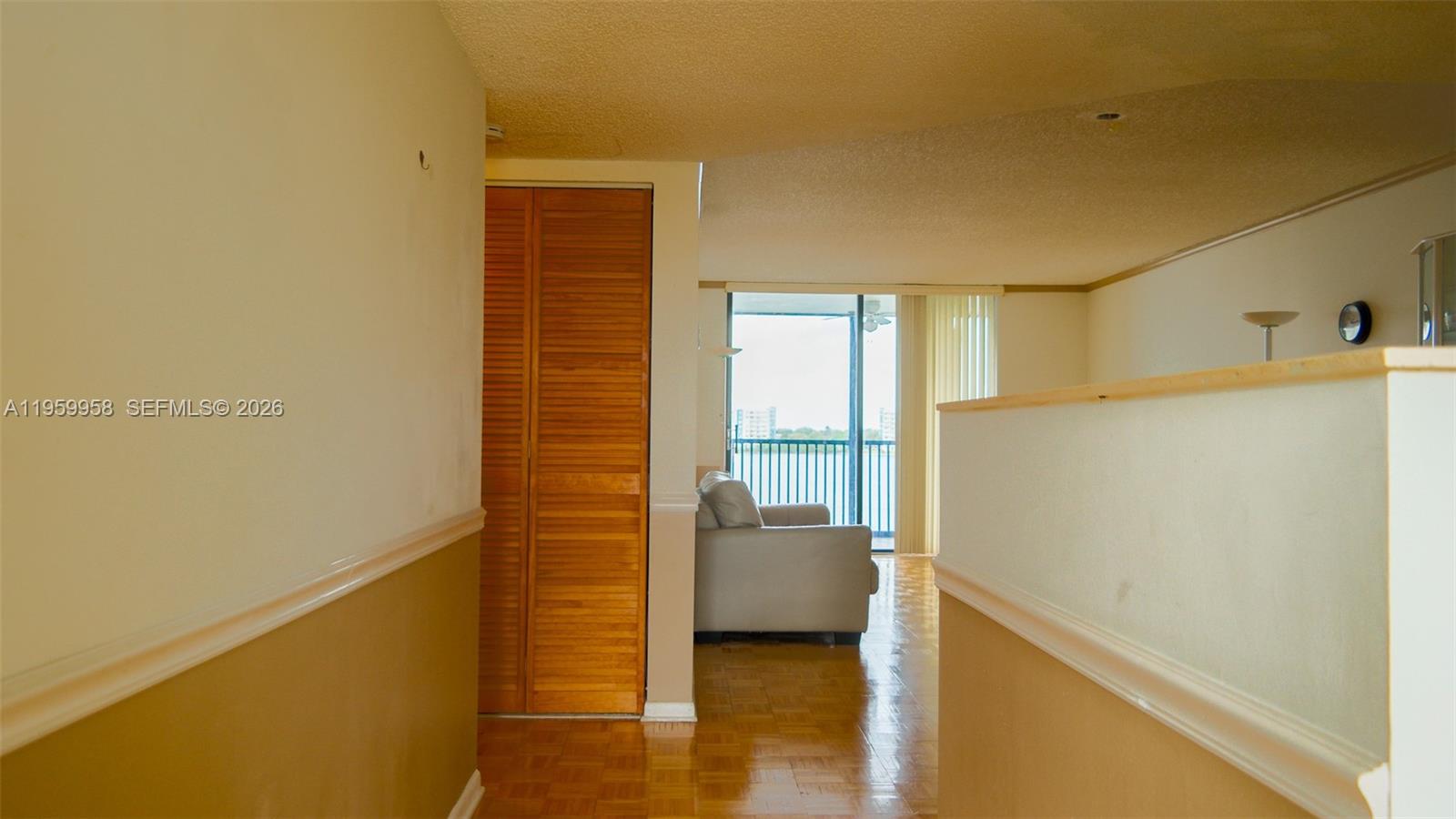 LAKE EMERALD CONDOMINIUM - Residential