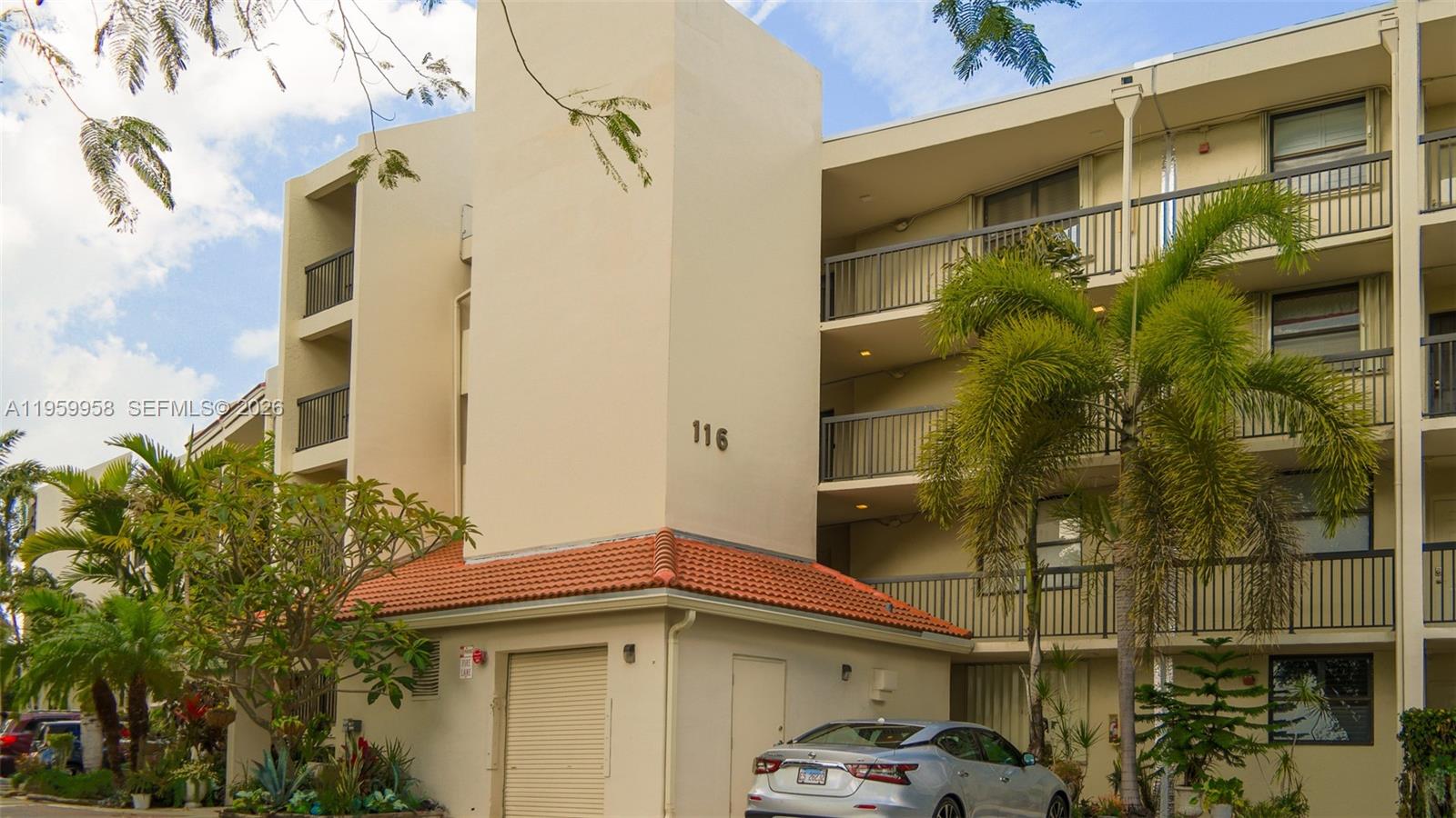 LAKE EMERALD CONDOMINIUM - Residential