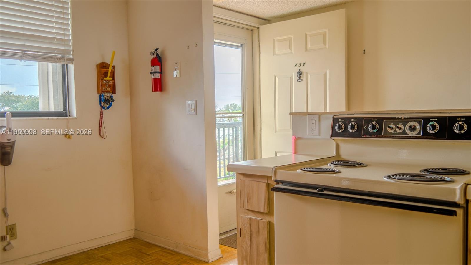 LAKE EMERALD CONDOMINIUM - Residential