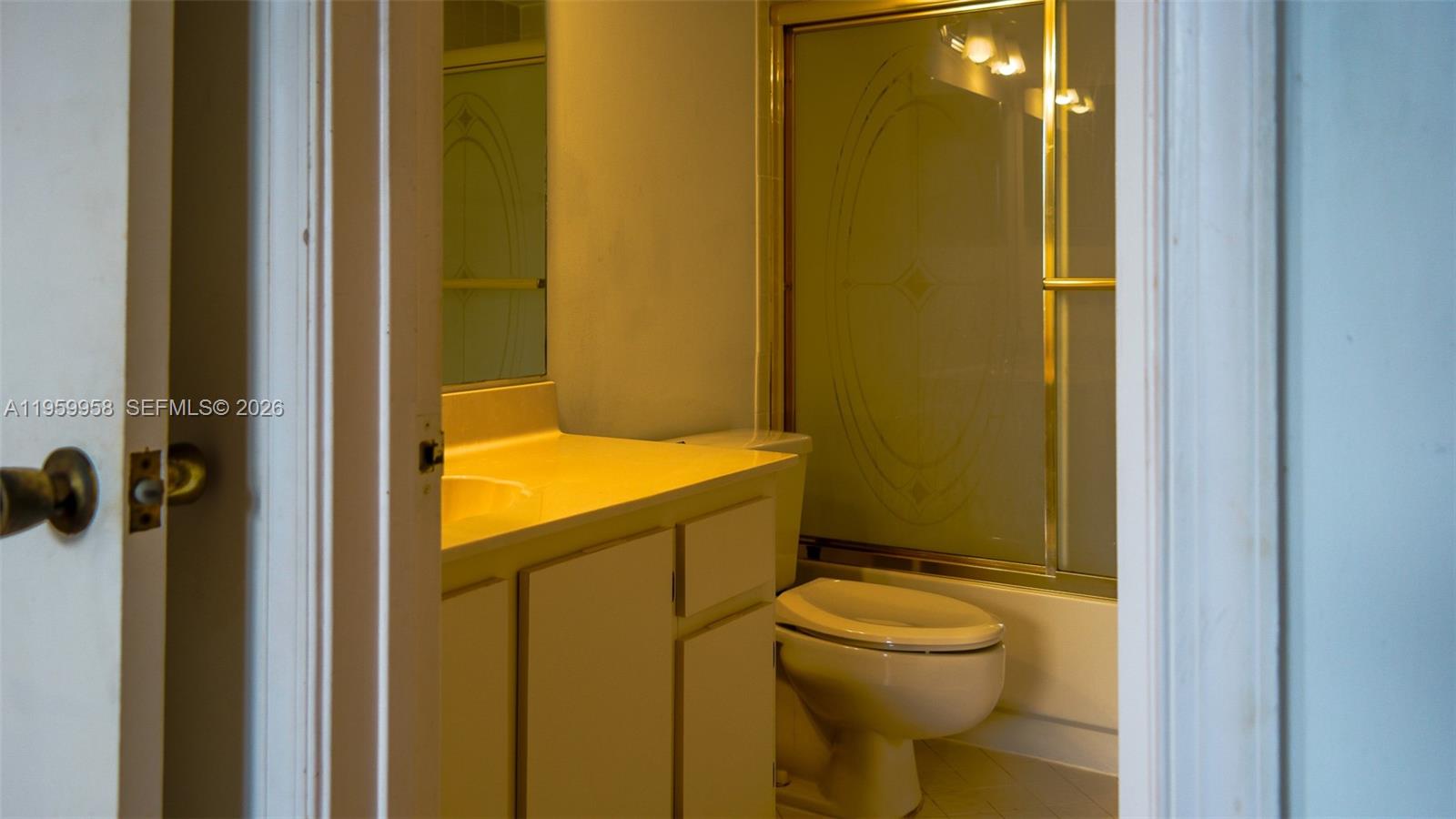 LAKE EMERALD CONDOMINIUM - Residential