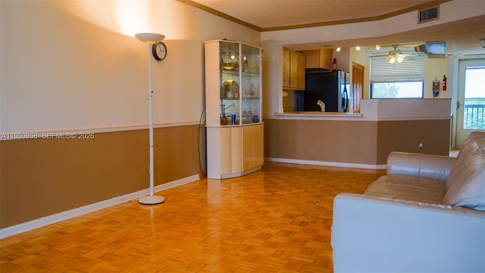 LAKE EMERALD CONDOMINIUM - Residential