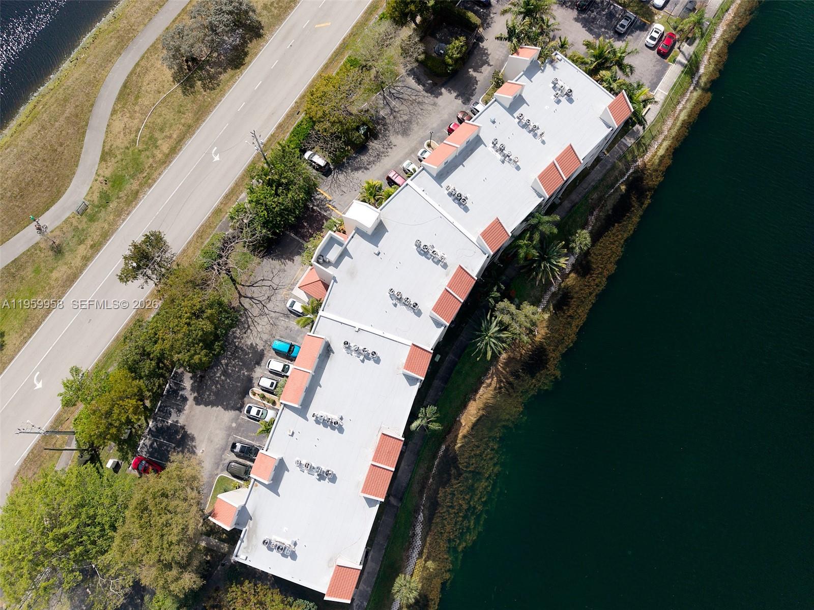 LAKE EMERALD CONDOMINIUM - Residential