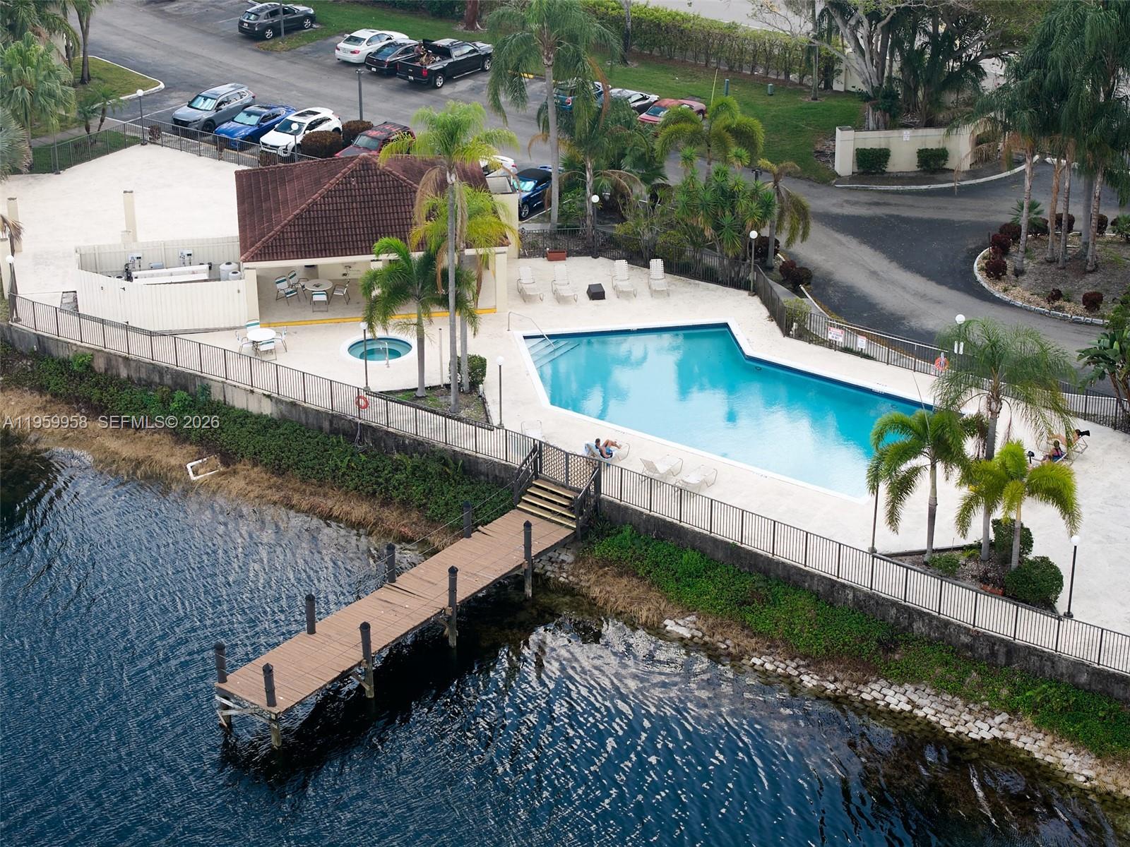 LAKE EMERALD CONDOMINIUM - Residential