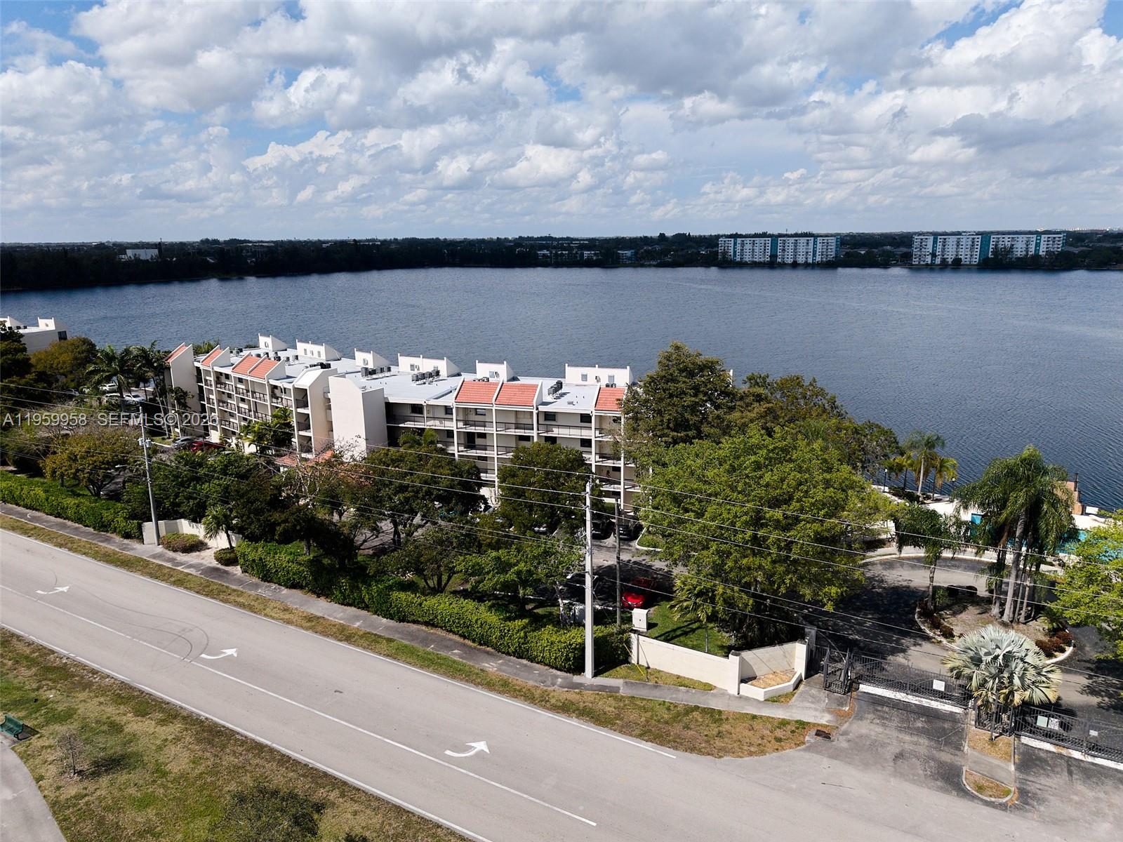 LAKE EMERALD CONDOMINIUM - Residential