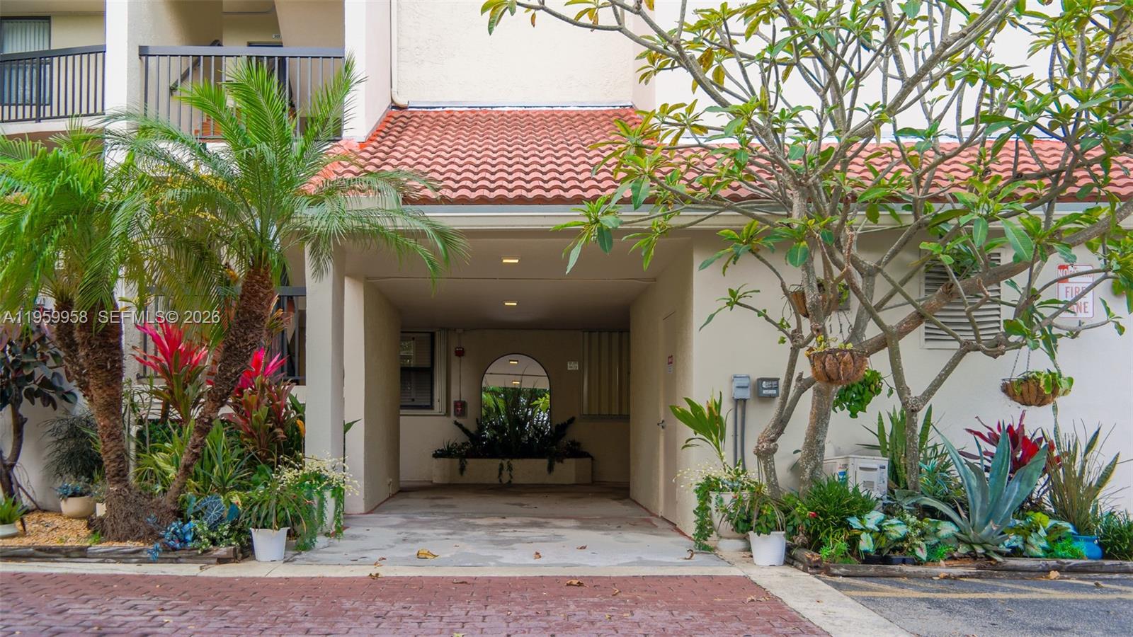 LAKE EMERALD CONDOMINIUM - Residential