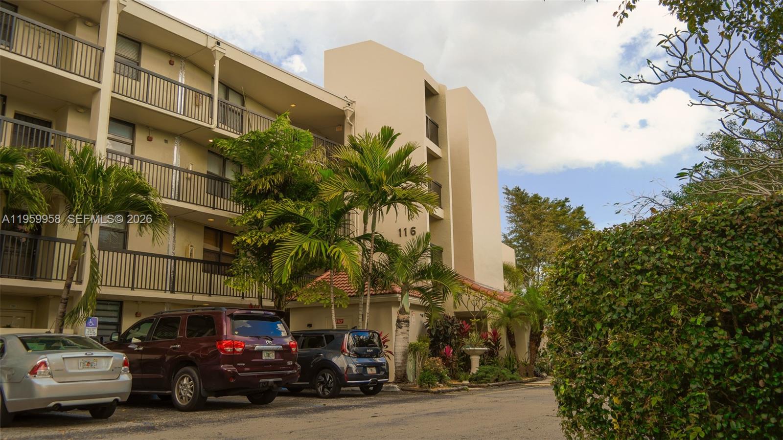 LAKE EMERALD CONDOMINIUM - Residential