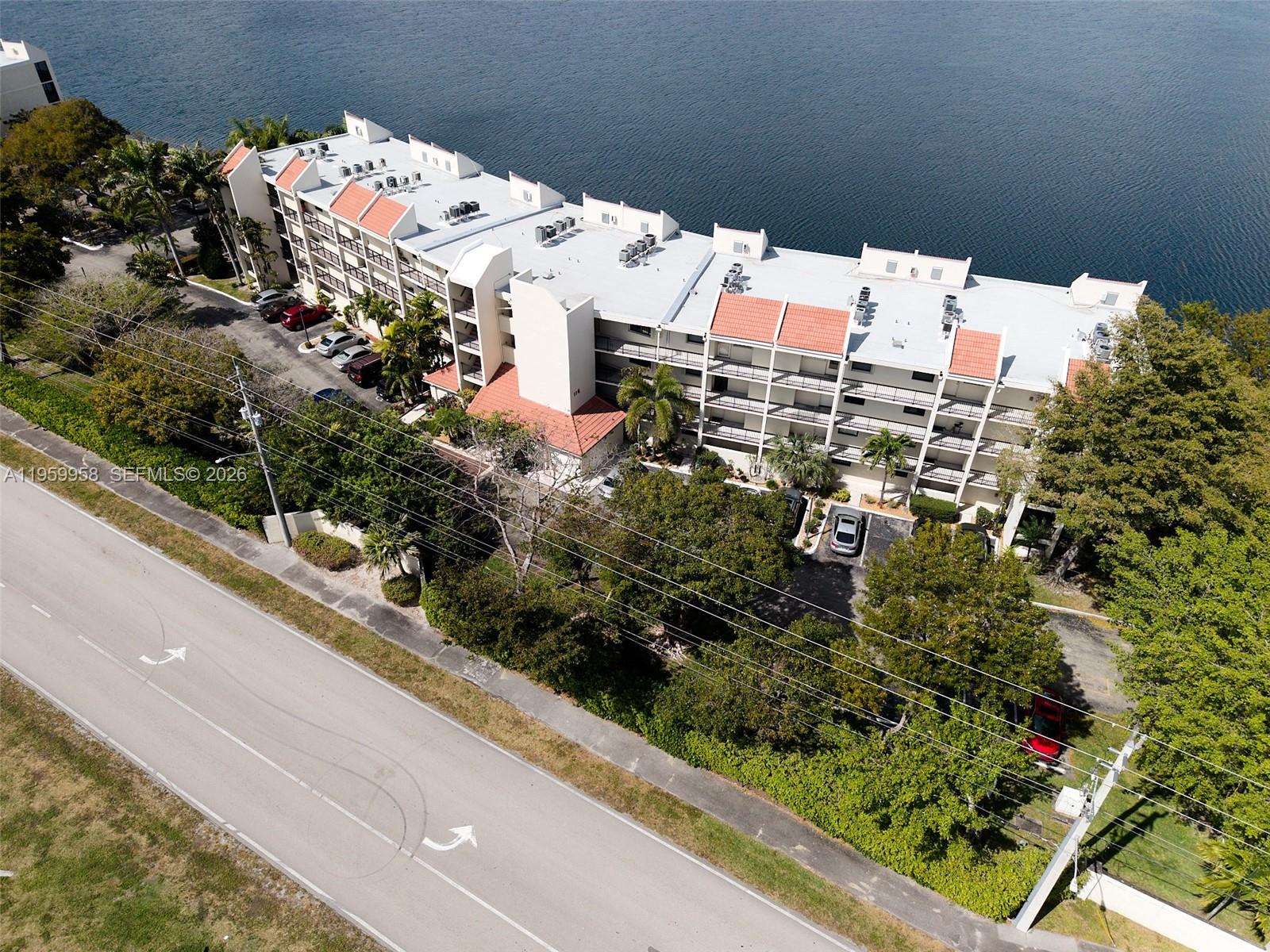 LAKE EMERALD CONDOMINIUM - Residential