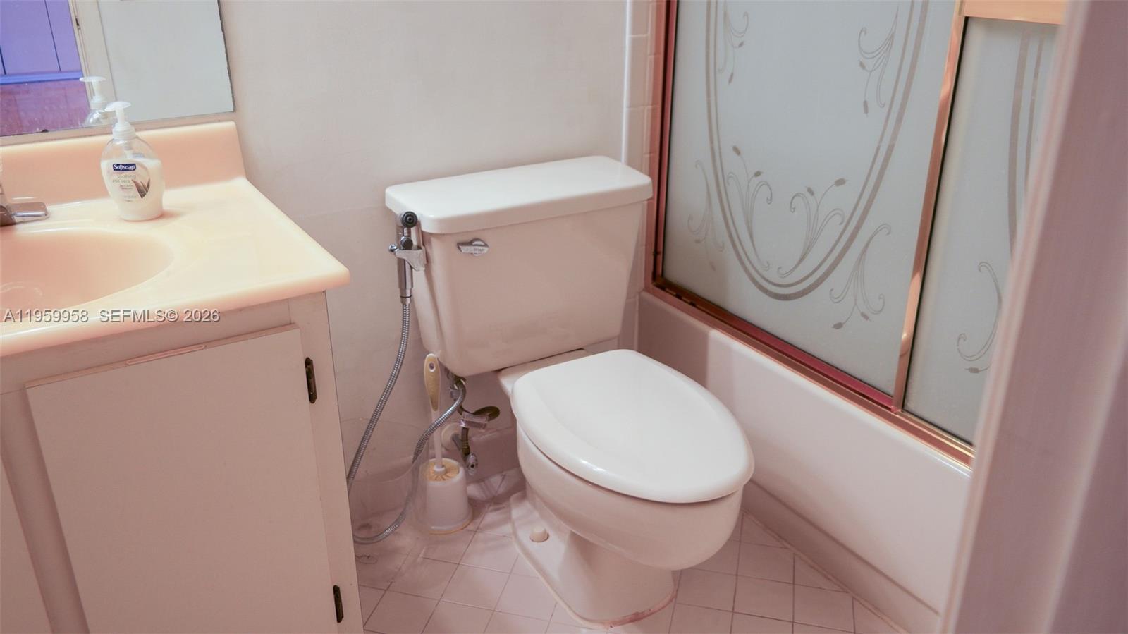 LAKE EMERALD CONDOMINIUM - Residential