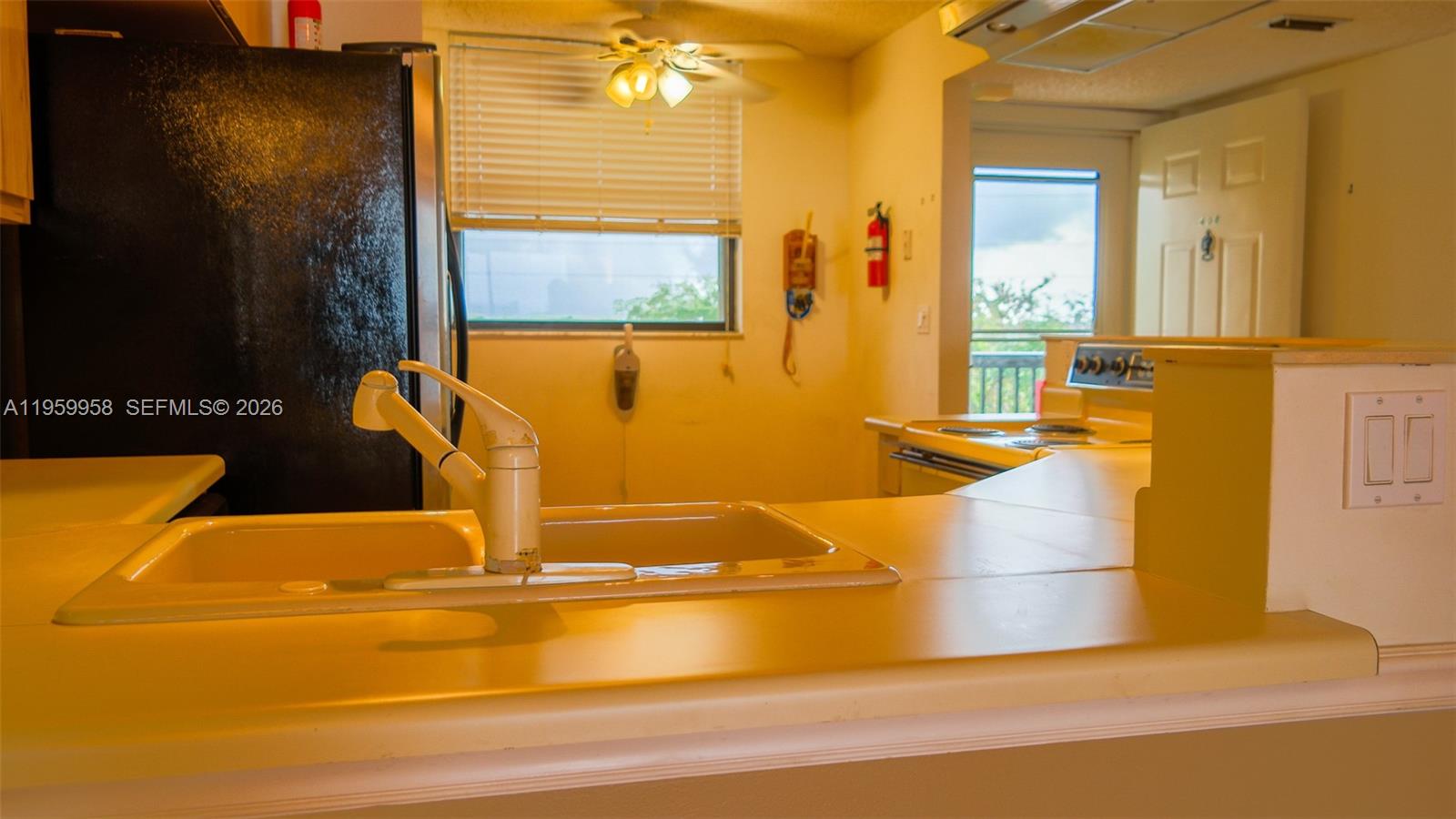 LAKE EMERALD CONDOMINIUM - Residential