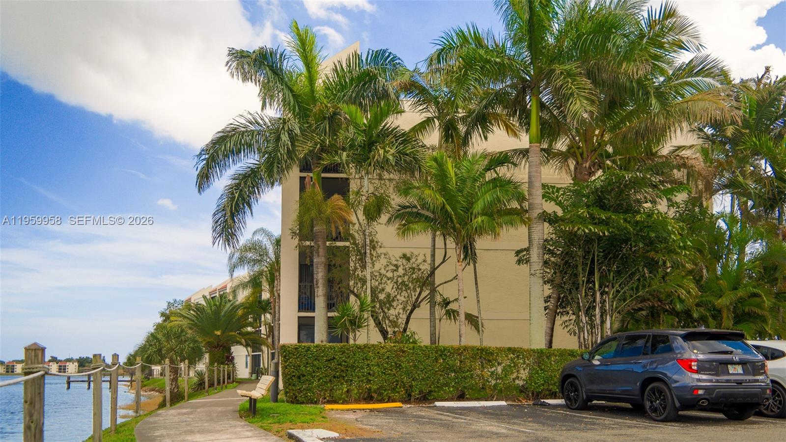 LAKE EMERALD CONDOMINIUM - Residential