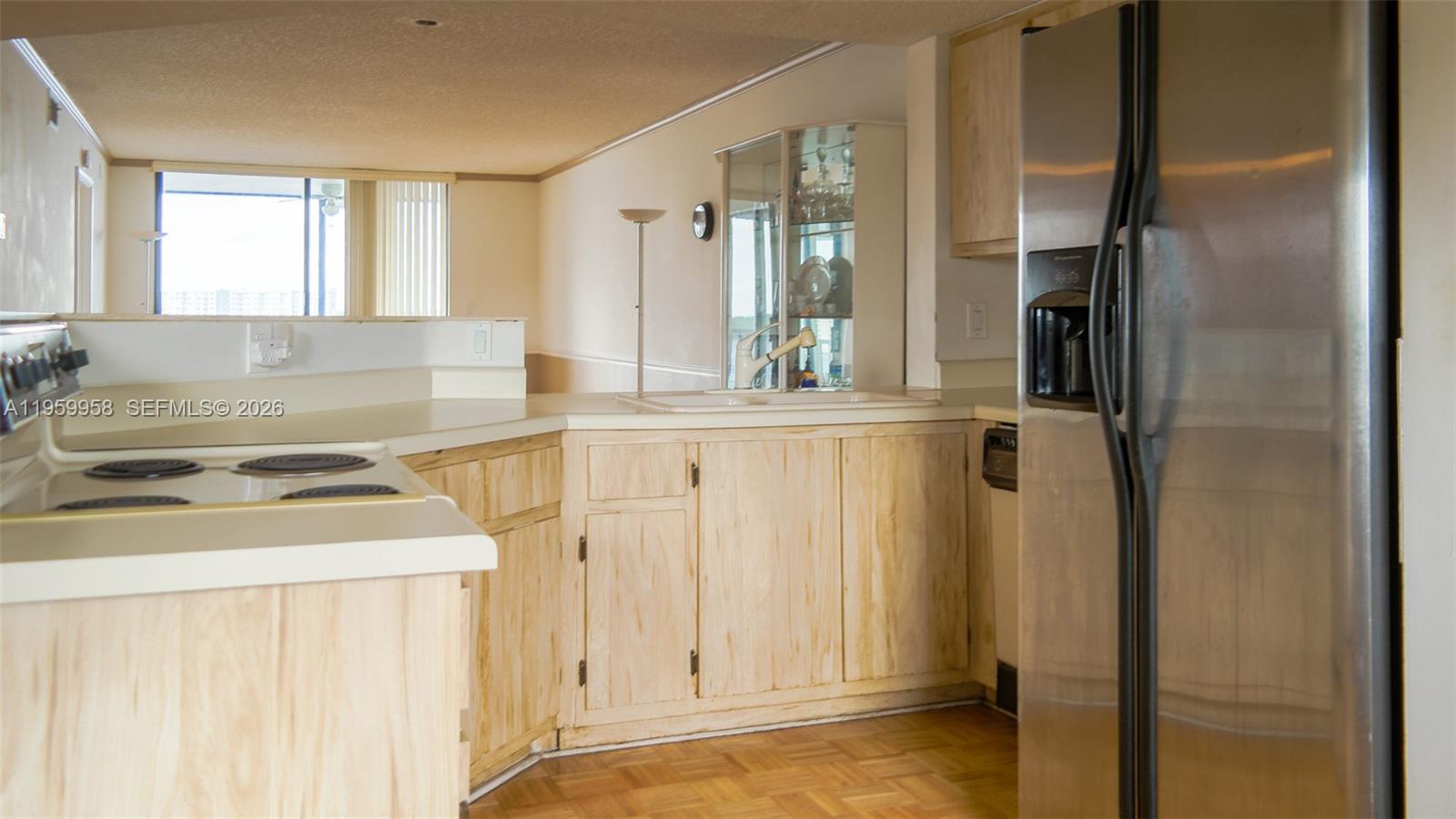 LAKE EMERALD CONDOMINIUM - Residential