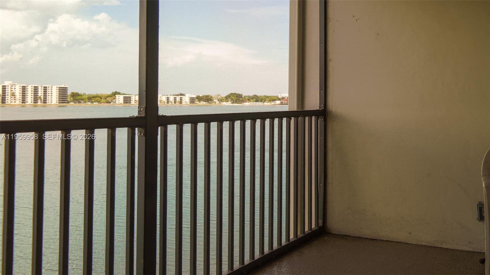 LAKE EMERALD CONDOMINIUM - Residential