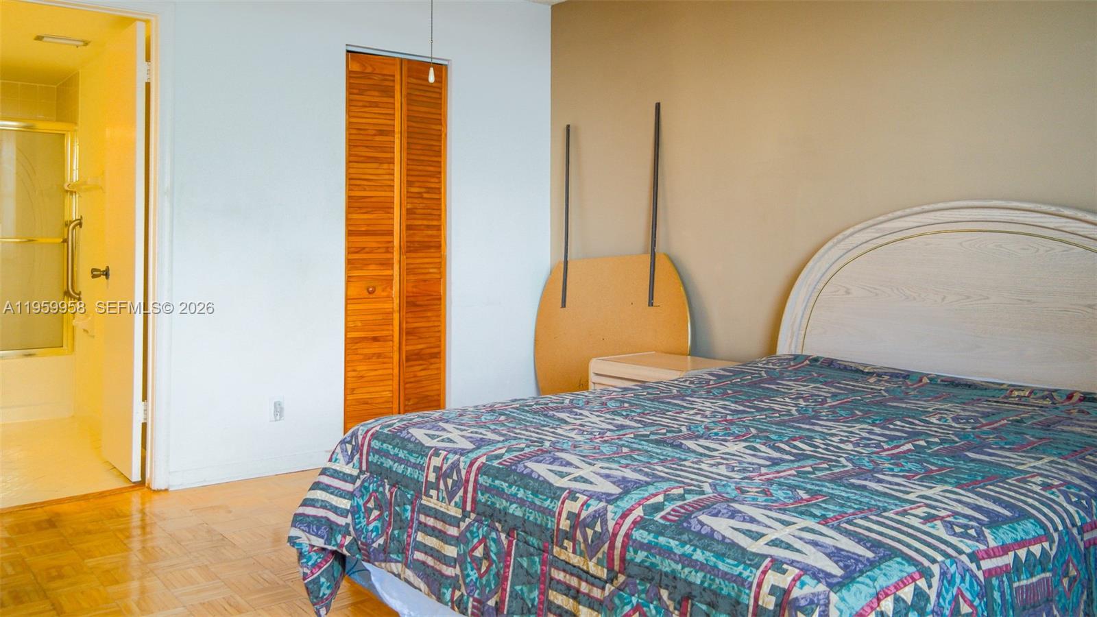 LAKE EMERALD CONDOMINIUM - Residential