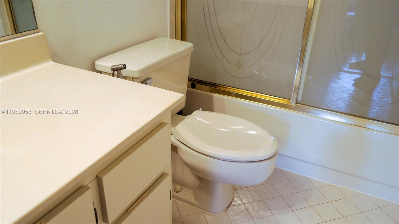 LAKE EMERALD CONDOMINIUM - Residential