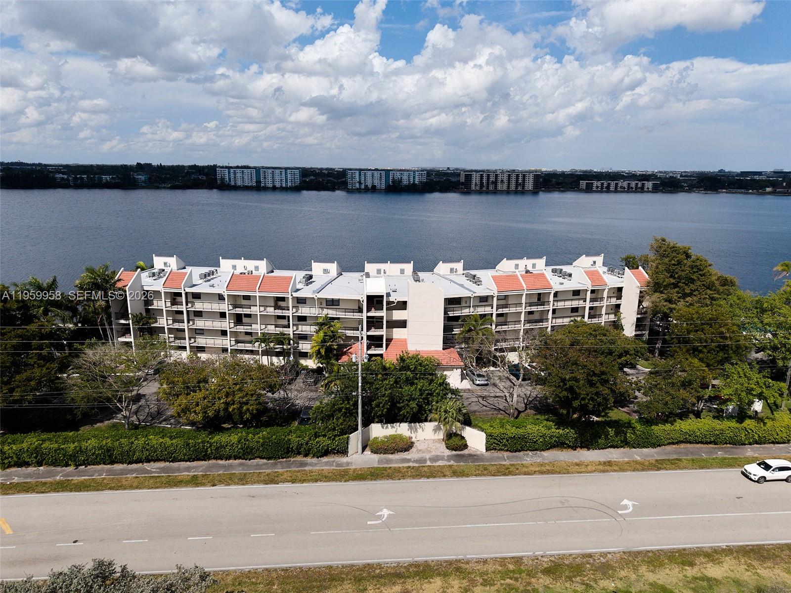 LAKE EMERALD CONDOMINIUM - Residential