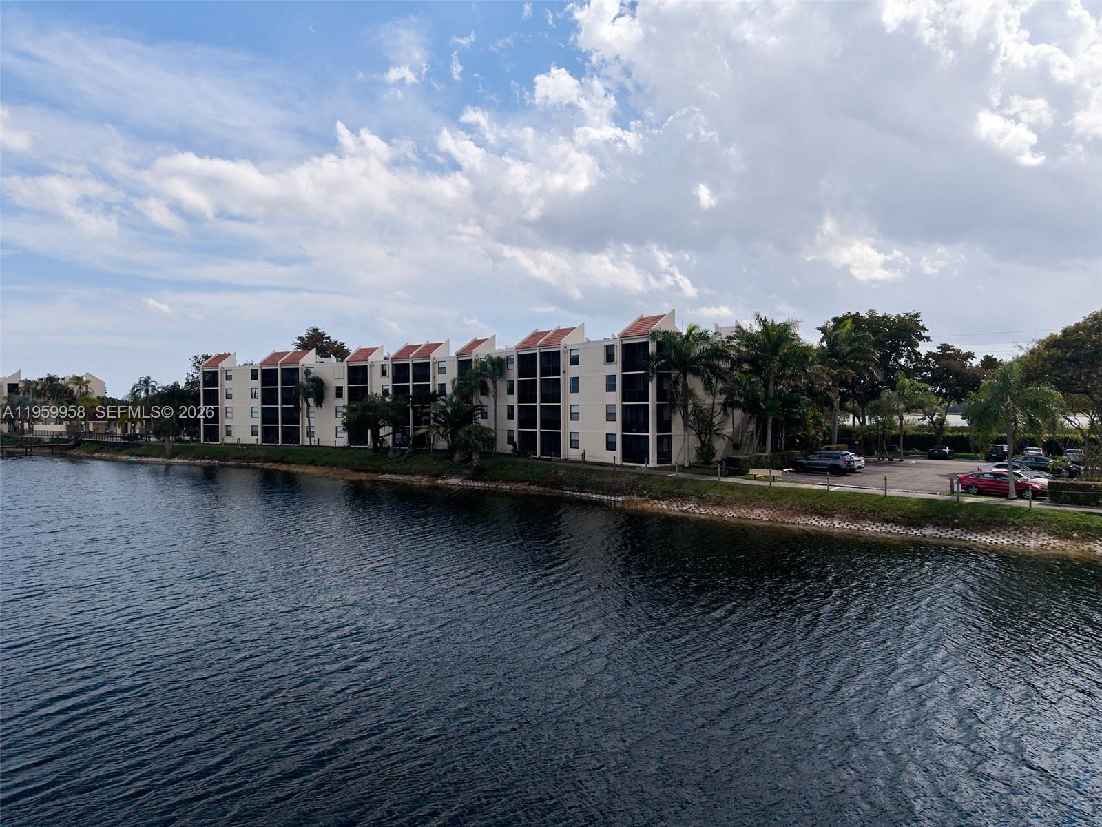 LAKE EMERALD CONDOMINIUM - Residential