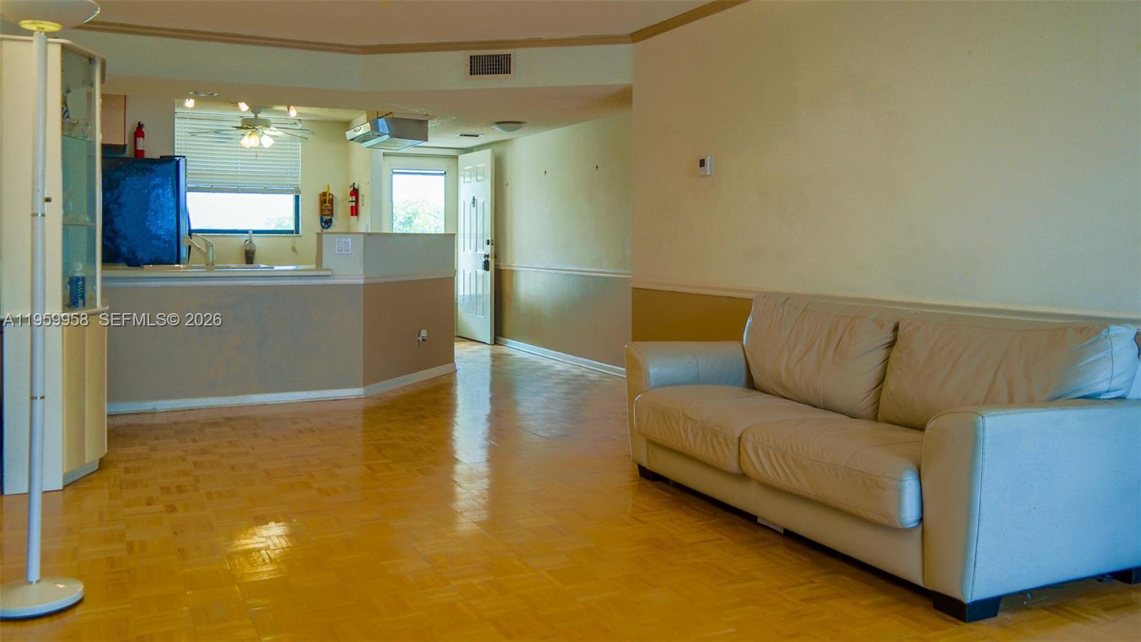 LAKE EMERALD CONDOMINIUM - Residential