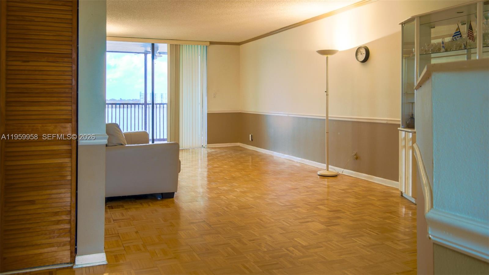 LAKE EMERALD CONDOMINIUM - Residential