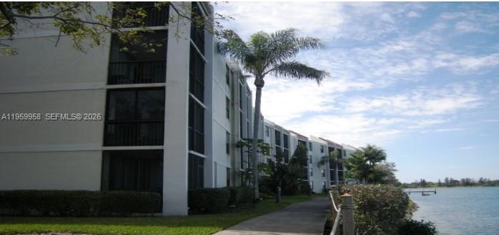 LAKE EMERALD CONDOMINIUM - Residential