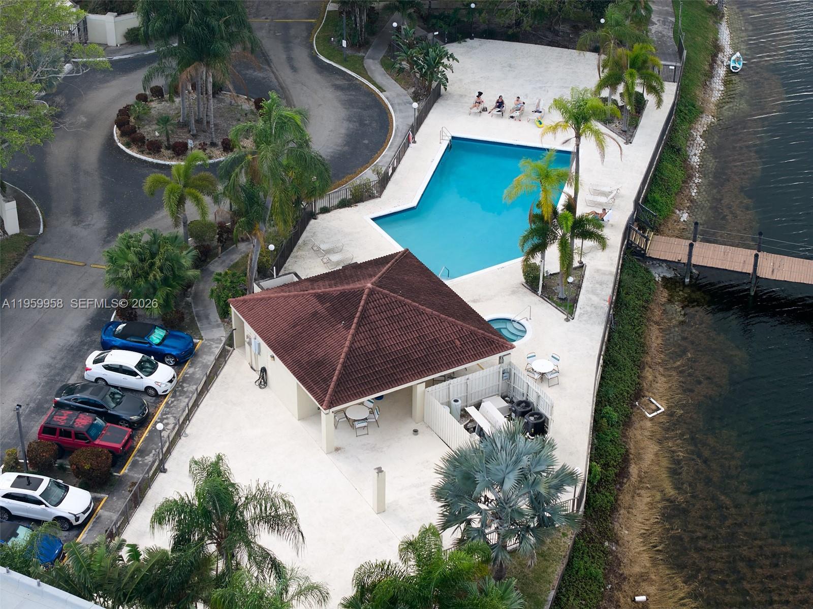 LAKE EMERALD CONDOMINIUM - Residential