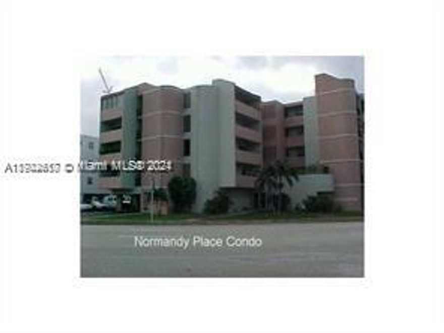 Large studio WITH COVERED AND GATED PARKING IN A GREAT BUIDING AND GREAT AREA