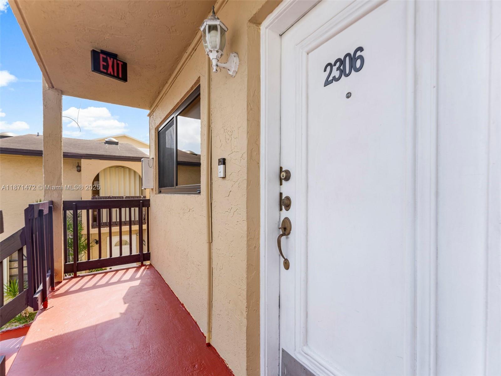 Great 2nd floor two-story townhome completely updated, including the kitchen, bathrooms, and flooring. Washer and dryer are included inside. The property is centrally located, offering easy access to shopping centers, schools, and expressways. Association approval is expected to be straightforward.