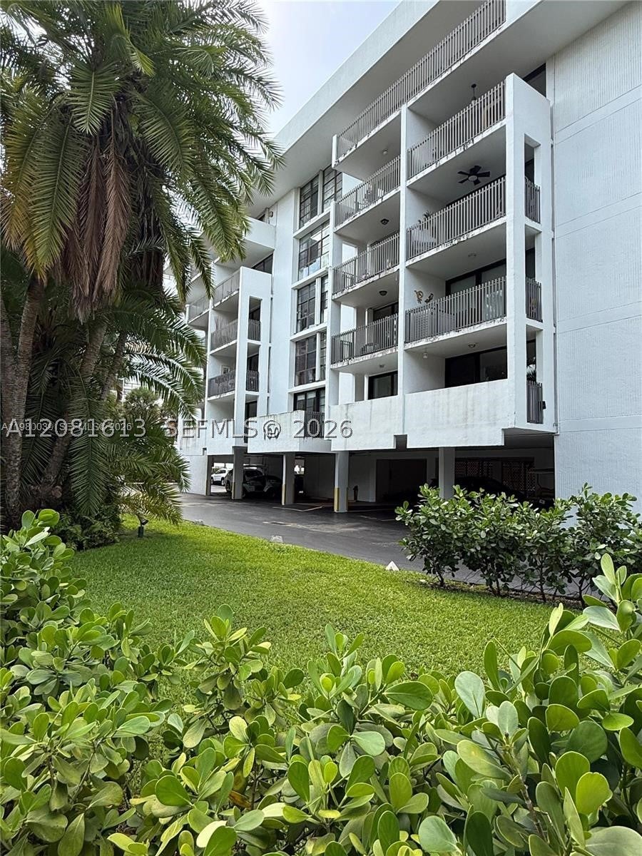 100 Ocean Lane Dr