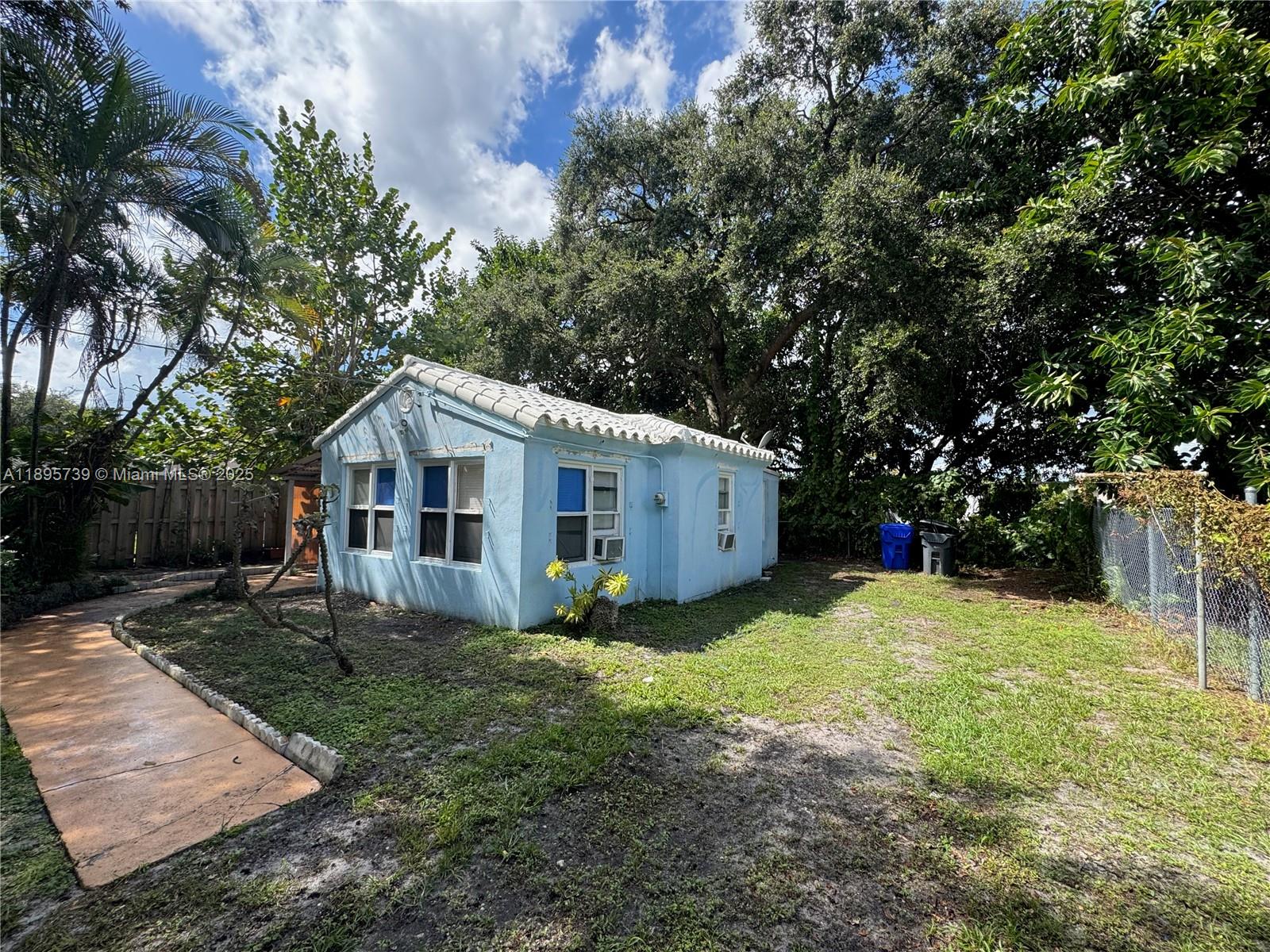 HOLLYWOOD BEACH GARDENS - Residential Lease