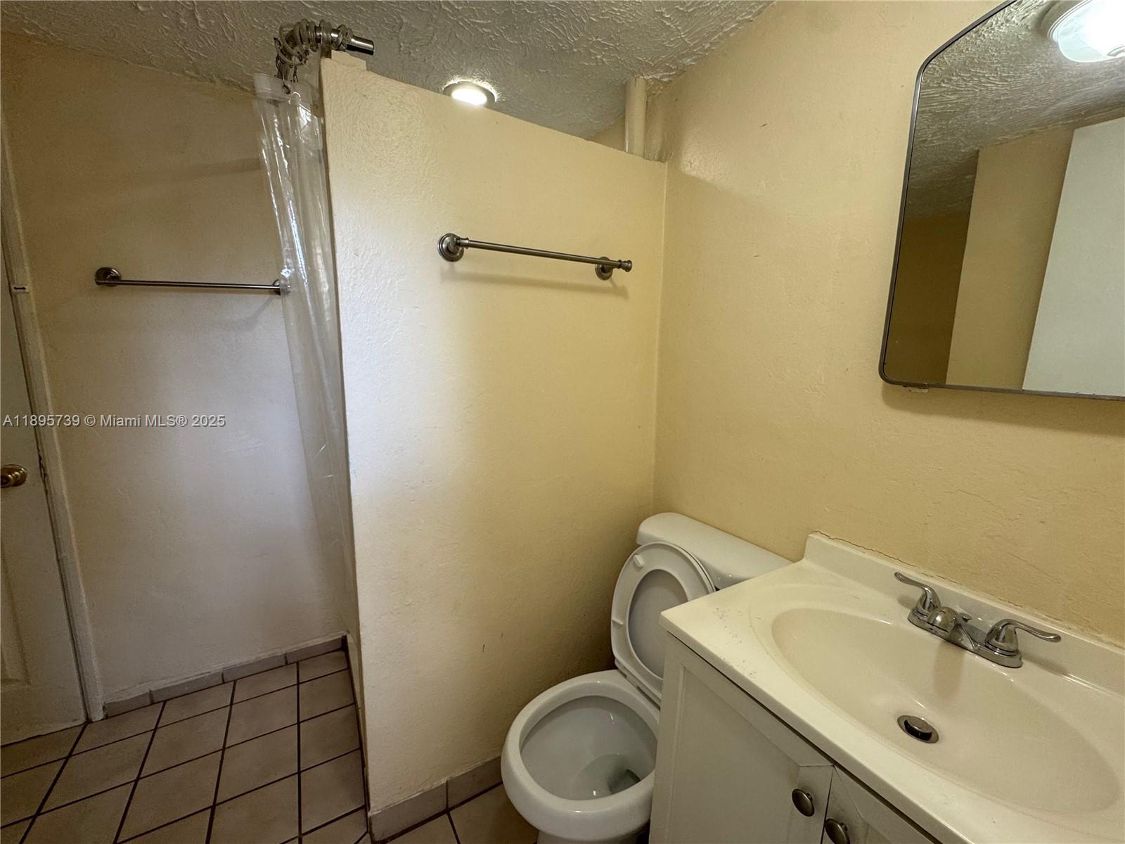 HOLLYWOOD BEACH GARDENS - Residential Lease